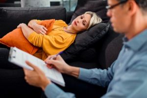 Terapii in Constanta: Vrei sa te lasi de fumat? Afla cum te pot ajuta si la ce preturi specialistii prin hipnoterapie  