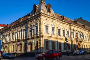 Reducerile de angajaţi din primării: edilii acuză Prefectura Sibiu că le-a dat scheme de calcul în loc de cifre clare