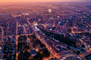 Oradea introduce iluminatul inteligent în zona centrală printr-un proiect de 1 milion de euro
