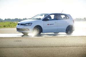 Cum afectează temperatura exterioară presiunea şi comportamentul anvelopelor?