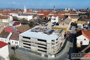 FOTO/VIDEO. Parcarea supraetajată din Satu Mare, tot mai aproape de final: construcţia prinde formă