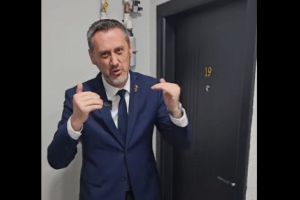 Pus în faţa unor dovezi incontestabile, primarul Slatinei recunoaşte că locuieşte în blocul MTH Residence/ VIDEO
