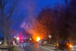 FOTO Tragedie uriaşă! Patru persoane au murit într-un accident rutier produs pe DN 15 D, în care una dintr maşini a luat foc