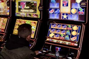 Jocurile de noroc, interzise într-un mare oraş din Argeş. Decizia se ia pe 27 martie