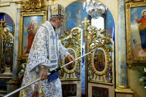 Mitropolitul Ardealului a sfinţit icoanele Bisericii „Buna Vestire” din Sibiu / foto