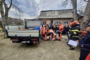 Utilaj prăbuşit peste un bărbat de 55 ani!