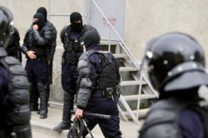 Percheziţii în Argeş. Reţea de criminalitate organizată, 11 persoane reţinute