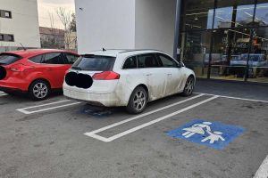 Amenzi de peste 200.000 de lei pentru şoferii care ocupă abuziv locurile speciale, la Timişoara