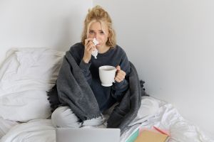 Virozele bântuie încă prin Sibiu. Fluctuaţiile de temperatură le favorizează. Cifre de la DSP