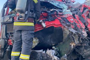 Accident grav, blocaj total! Tir încărcat cu azotat de amoniu, implicat