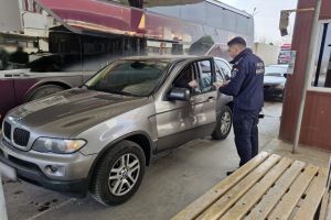Un tânăr de 19 ani anchetat de poliţiştii din Botoşani în urma unui control la frontieră
