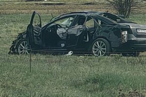 Maşină răsturnată pe DN1, în Groşi. Două persoane au ajuns la spital