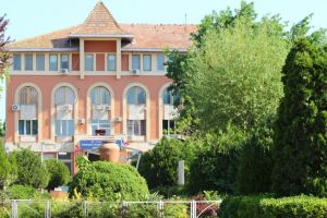 Licitatii Constanta: Centrala fotovoltaica dotata cu statie de reincarcare pentru masini electrice, construita la Murfatlar. Ce societate a obtinut contractul (DOCUMENT)