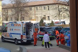 Copil de 5 luni salvat contracronometru la SJU Bacău după un accident urmat de incendiu