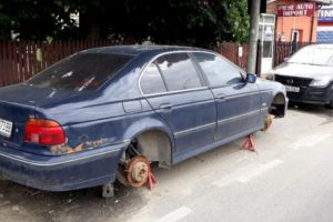 Piteştenii nemulţumiţi de rablele abandonate