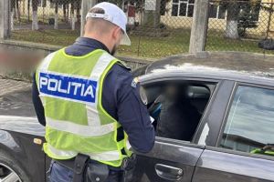 Septuagenar cu dosar penal pentru alcool la volan. A intrat într-o maşină parcată în centrul Sibiului
