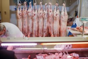 Recomandările ANSVSA pentru cumpărarea cărnii de miel pentru masa de Paşte
