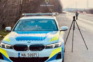 Autoturism cu numere de înmatriculare false, descoperit de poliţiştii din Dâmboviţa
