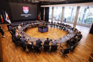 Încă 8 mil. de euro de la CJ Timiş pentru proiecte din judeţ. Pe listă, refacerea centrului unui oraş şi un cinematograf