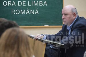 “Între trotuar şi predicat”. Când limba română lipseşte în Consiliul Local Piteşti