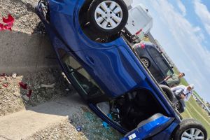 Un pompier aflat în timpul liber a intervenit primul la un accident pe DN1, la Codlea. Nu a stat pe gânduri când a văzut o maşină răsturnată