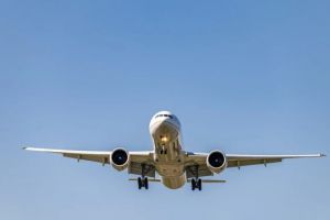 Prima companie aeriană care reduce limita de bagaje din cauza penuriei de combustibil