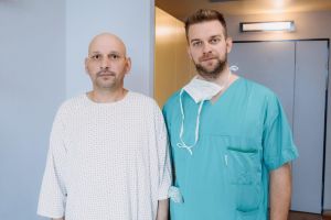 Bărbat salvat de o tumoare printr-o operaţie la MedLife Polisano Sibiu: „Nu credeam că mai există o soluţie pentru mine”