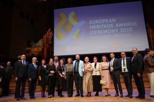 Excelenţă la Sibiu: Junii Sibiului şi Muzeul ASTRA, premiaţi la Bucureşti. Daniela Cîmpean: „Suntem mândri că sunteţi de-ai noştri!”