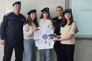 Legături de sărbătoare: elevii salută 176 de ani de existenţă ai Jandarmeriei Române