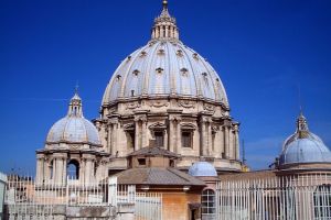 Vaticanul cere incetarea razboiului si spera la celebrarea riturilor Pastelui la Ierusalim, dupa ce procesiunea din Duminica Floriilor a fost anulata 