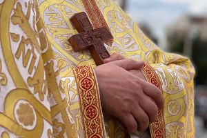 Preot nou într-o parohie din judeţul Botoşani. A fost hirotonit după ani petrecuţi în strană