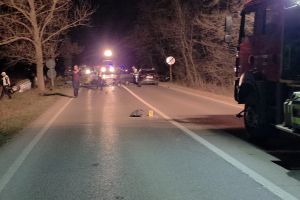 Copilaşul de cinci luni, rămas orfan de ambii părinţi după accidentul de aseară, este în stare gravă