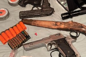 FOTO Un individ din Botoşani a ameninţat cu arma un bărbat. Poliţiştii l-au reţinut