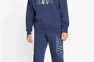 Uniforma modernă pentru confort, mişcare şi stil de zi cu zi