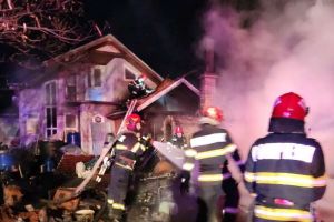 Explozie, noaptea trecută, la o casă din Goleşti! Proprietarul a ajuns la spital cu multiple arsuri!