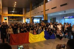 Potaissa Turda primită de fani pe Aeroportul Cluj. Câştigătorii Cupei Challenge au fost uimiţi - VIDEO