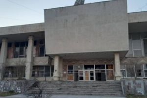 Licitaţia pentru terenul de sub Casa de Cultură a Sindicatelor din Sfântu Gheorghe, suspendată de ANAF