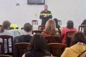 Poliţiştii, alături de părinţii elevilor din Sascut