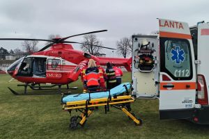 FOTO & VIDEO Elicopterul SMURD chemat de urgenţă, astăzi, la Botoşani. Un bărbat se zbate între viaţă şi moarte