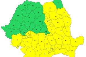 Vreme severă: ploi abundente, vânt puternic şi viscol la munte până luni