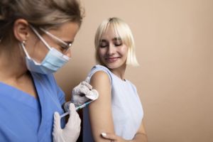 Vaccinarea HPV se extinde pentru fete şi băieţi între 11 şi 26 de ani