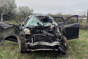Cauza accidentului de pe DN 1: O depăşire periculoasă a dus la răsturnarea unei maşini pe câmp