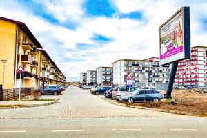 Locatari revoltaţi în Magnolia din cauza parcărilor. Dezvoltator: „Unii şi-au cumpărat un singur loc şi au 3 maşini” / video