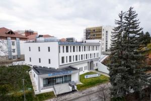 Noul spital de pneumologie din Sfântu Gheorghe, construit cu finanţare CNI, îşi începe luni activitatea