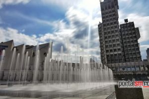 FOTO. Fântâna arteziană din Centrul Nou a revenit la viaţă: sătmărenii se bucură din nou de spectacolul apei