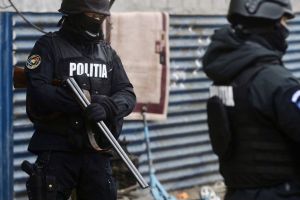 Călcaţi de mascaţi astăzi, în Argeş!