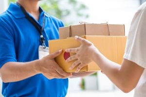 Comision de procesare la coletele mici importate din afara UE, perceput de la 1 noiembrie