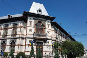 Anchetă a poliţiştilor după ce doi elevi s-au bătut, la un cunoscut colegiu din Târgu-Jiu
