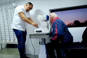 Consultaţii oftalmologice gratuite: caravană mobilă ajunge în Cristian, Racoviţa, Turnu Roşu şi Chirpăr