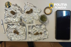 Reţea de trafic de droguri destructurată la Salonta: 5 suspecţi reţinuţi, captură de sute de doze